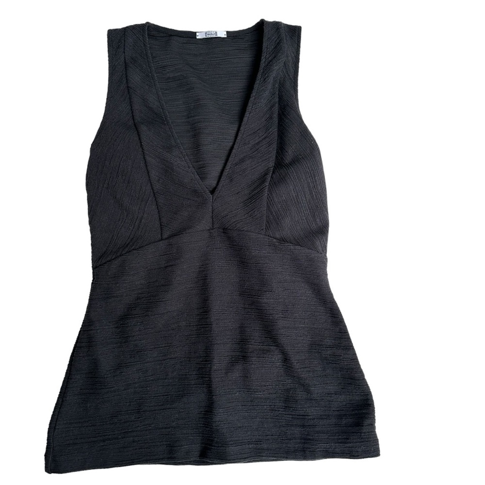 Wolford • Sleeveless Vneck Crinkle Ribbed Top